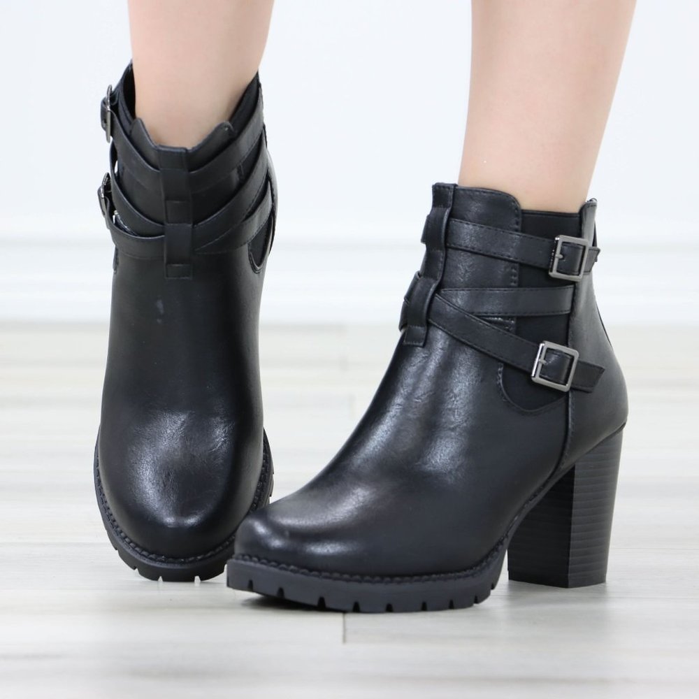 Black Ankle Boots Chunky Lug Block Heel Synthetic Leather Round Toe - Picture 11 of 12